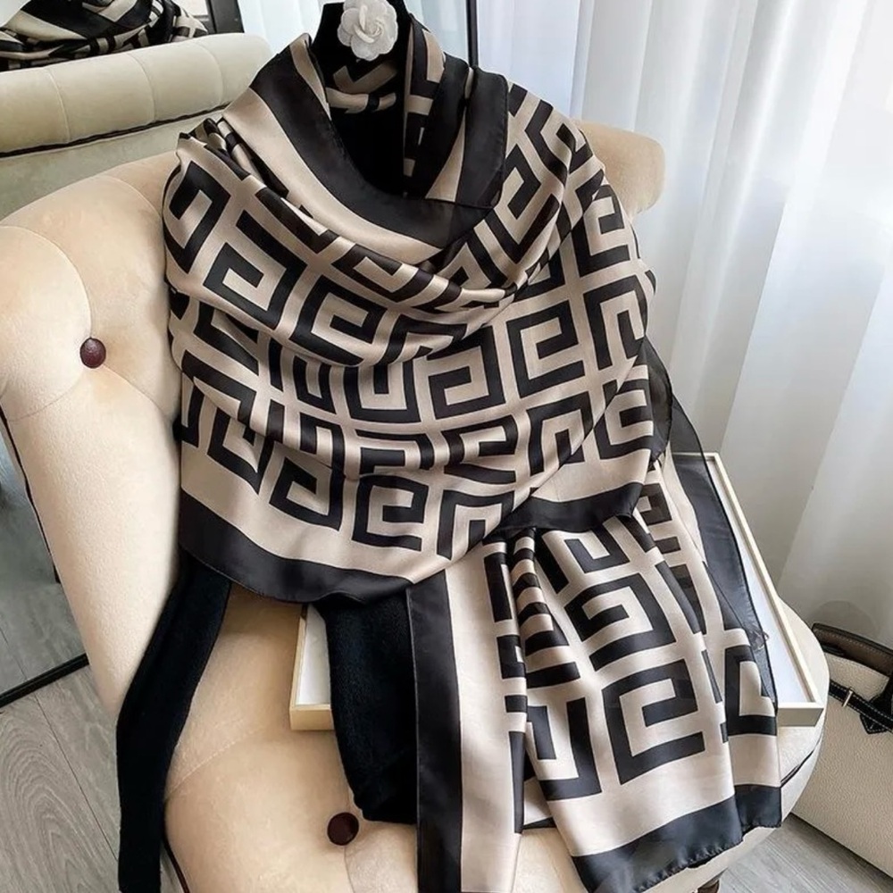 ShopEvelynne Geometric Black and Cream Scarf